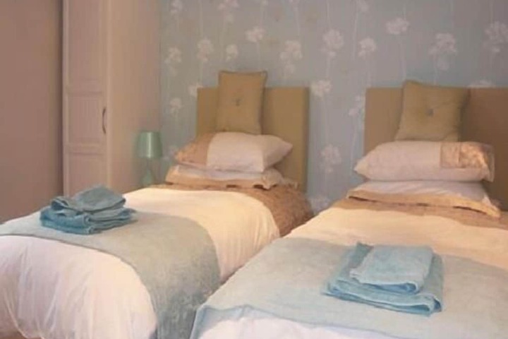 Room 3 of 9