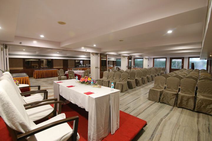 Ballroom/Hall 31 of 36