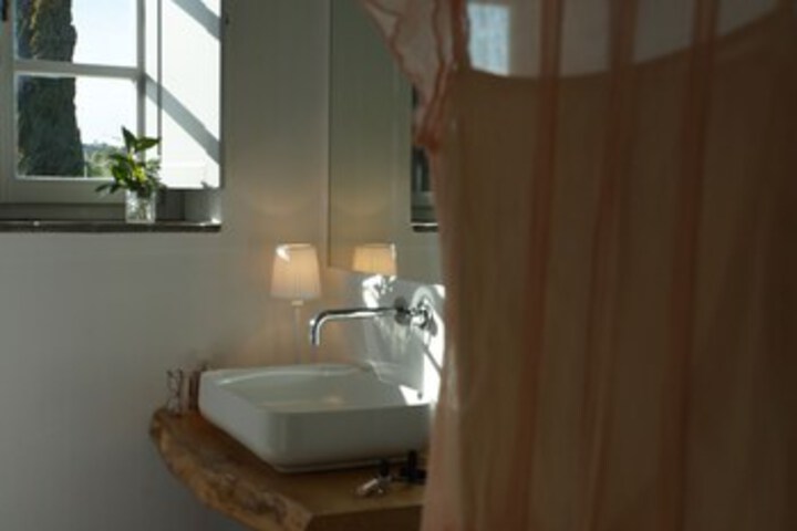 Room 103 of 168