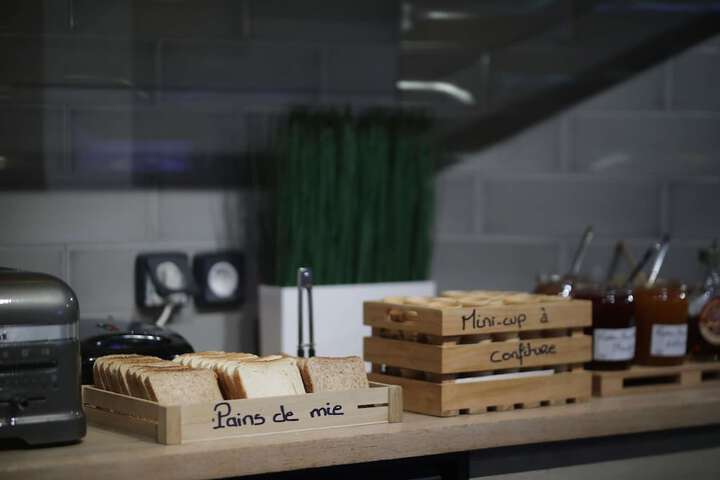 Breakfast/Coffee Service 17 of 40