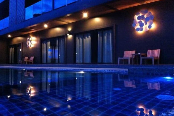 Pool Hotel
