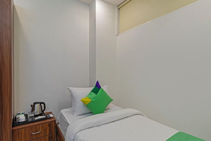 Room 17 of 39