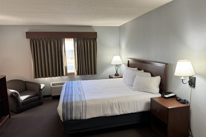 1 King Bed (11 of 25)