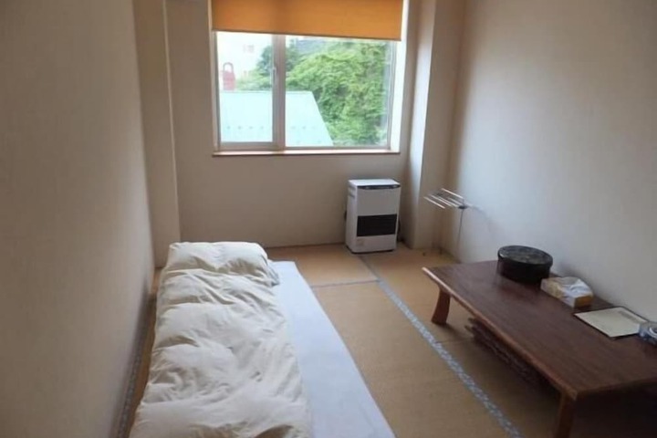 Room 14 of 60