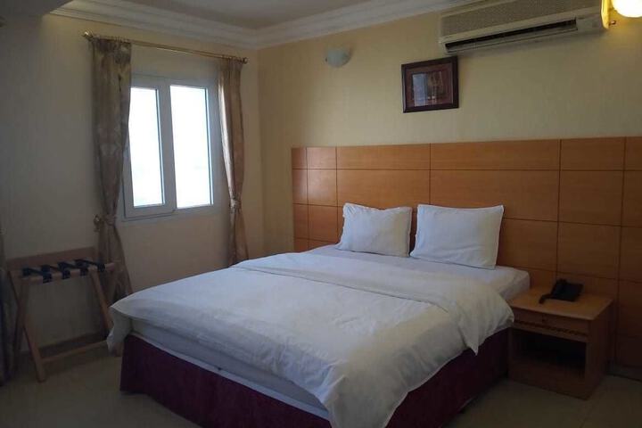 Room 11 of 37