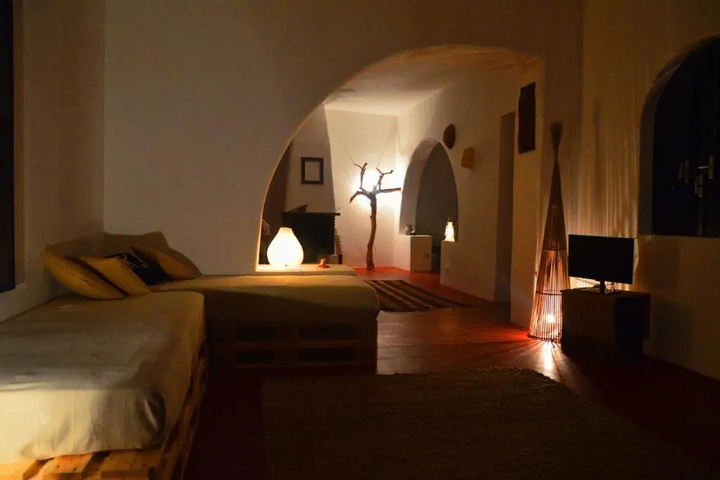Room 3 of 12