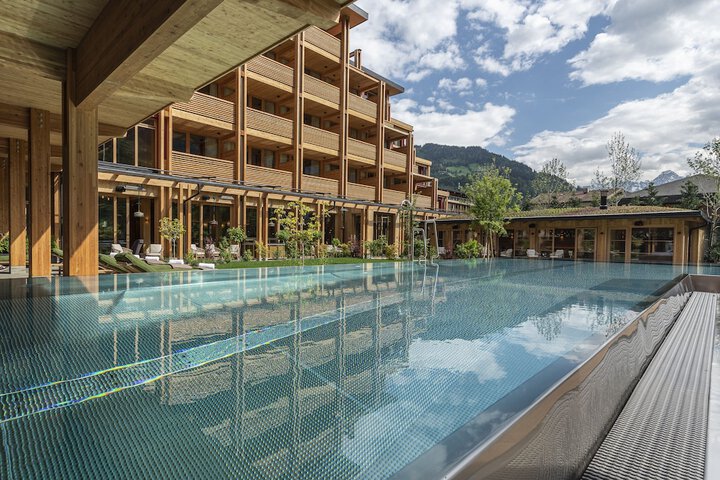 Pool 13 of 44