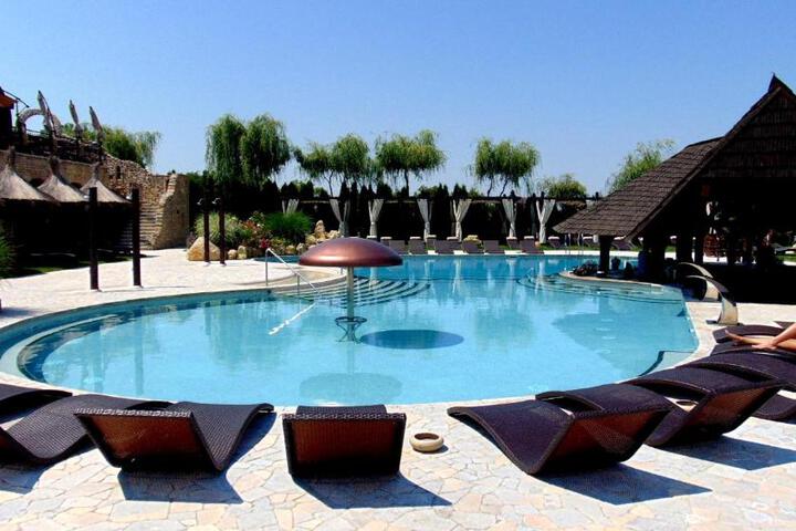 Pool 15 of 23