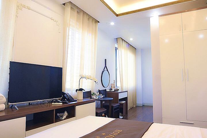 Room 10 of 29