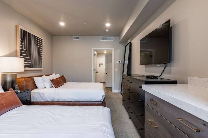 Room 65 of 215