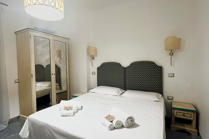 Room 16 of 27