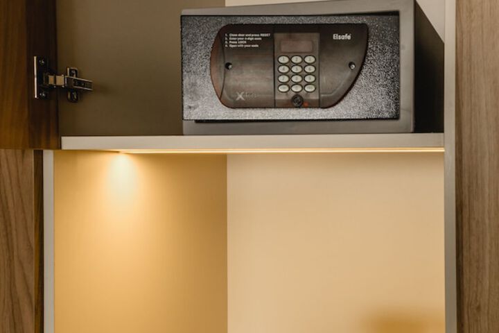 Room 14 of 83