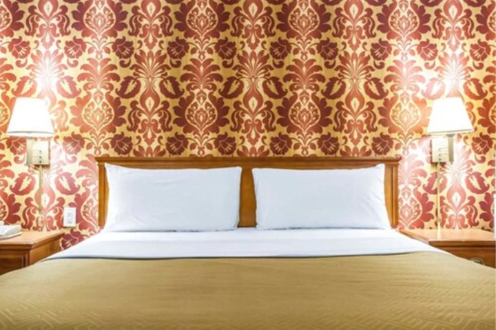 1 King Bed (12 of 14)