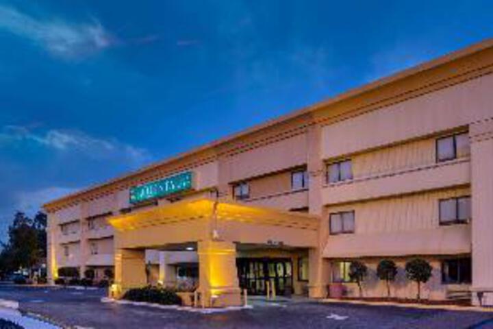 La Quinta Inn &  Suites Savannah Southside in Savannah, GA