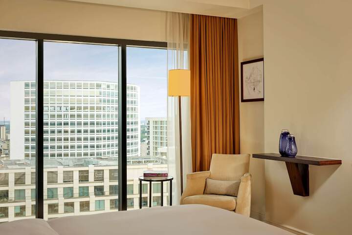 Room 35 of 102