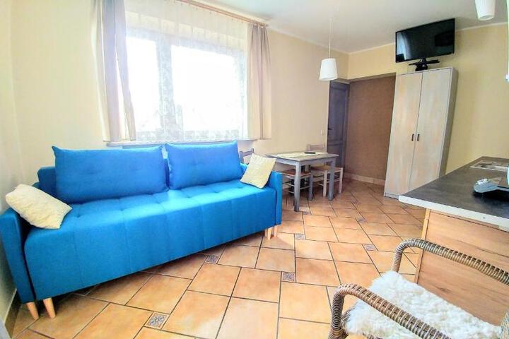 Room 2 of 10