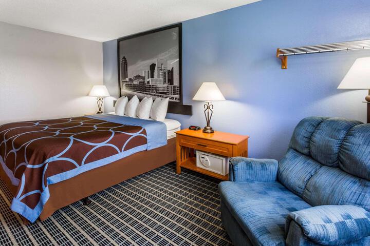 1 King Bed (3 of 5)