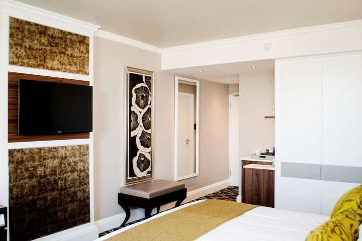 Room 9 of 27