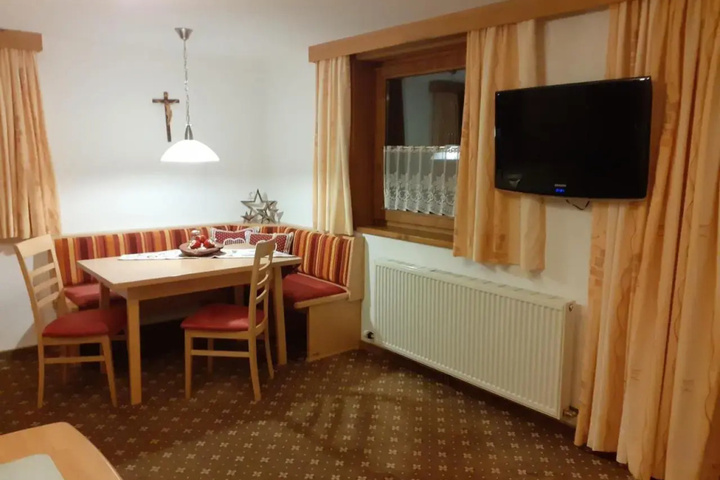 Room 4 of 13