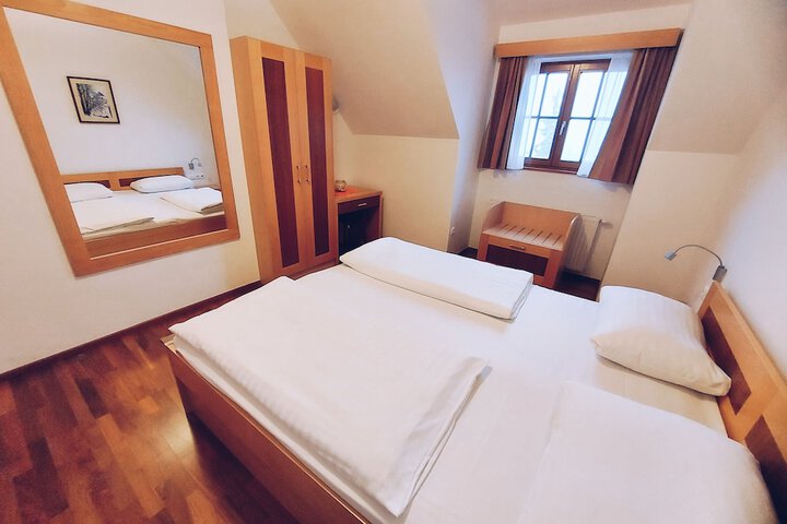 Room 33 of 188