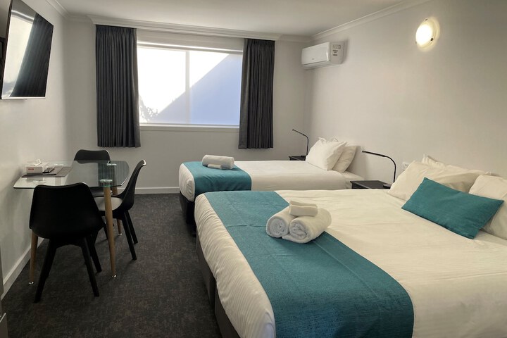Room 5 of 19