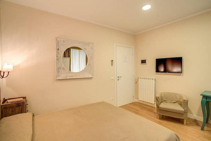 Room 10 of 32