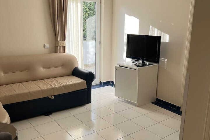 Room 13 of 74