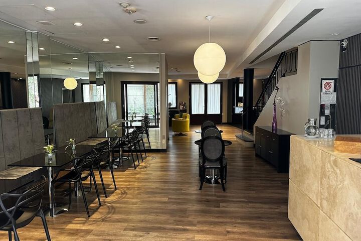 Entrance & Lobby