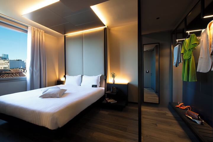 Room 21 of 34