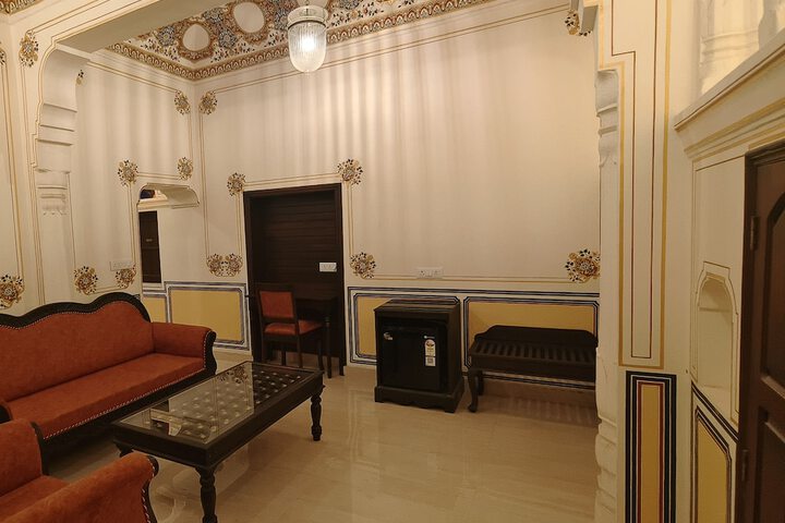 Room 9 of 33