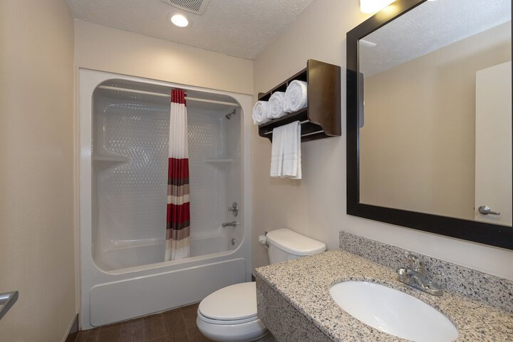 ADA Deluxe Queen with Roll in Shower (8 of 41)