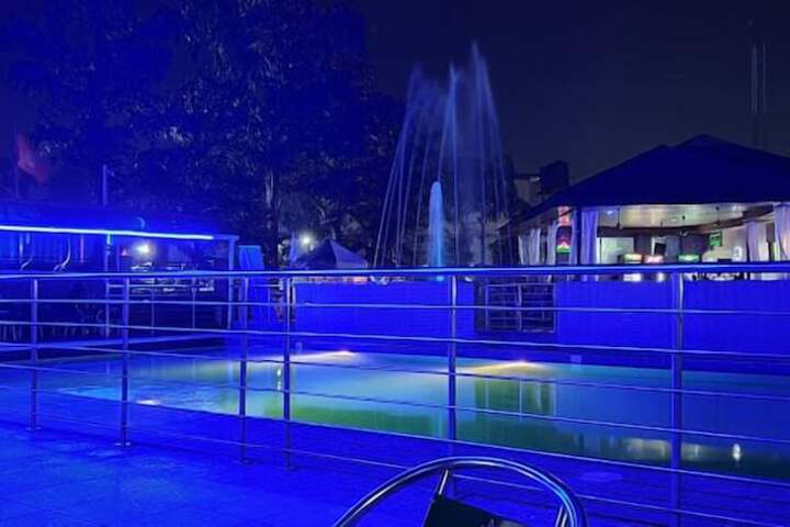 Pool 25 of 70