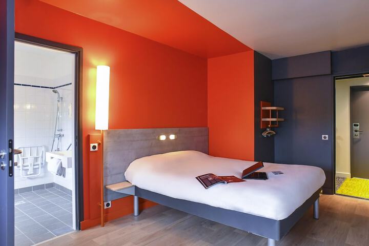 Room 10 of 45