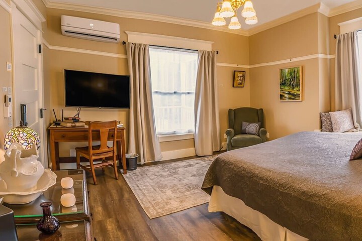 Room 4 of 17