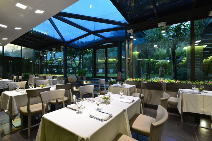 Dining 55 of 104