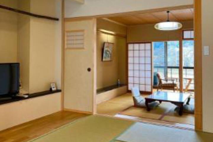 Room 7 of 8