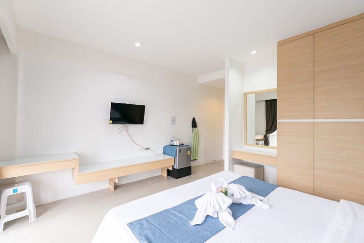 Room 8 of 94