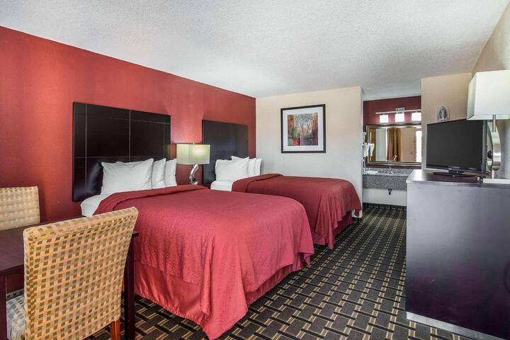 2 Double Beds (10 of 10)