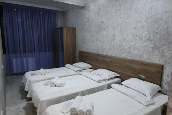 Room 7 of 18