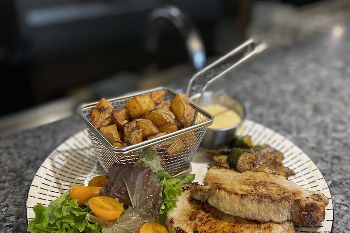 Dining 10 of 14