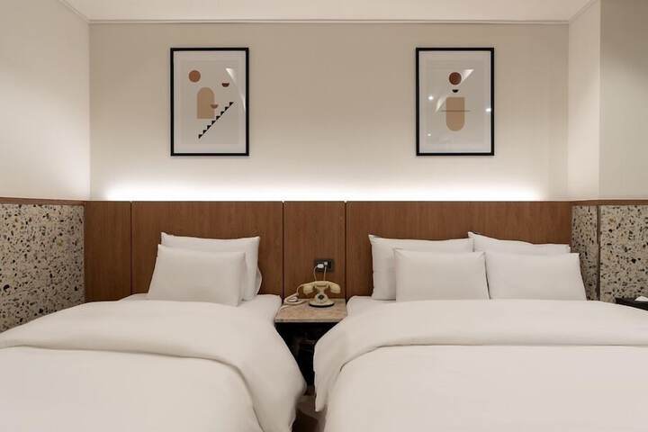 Room 43 of 76