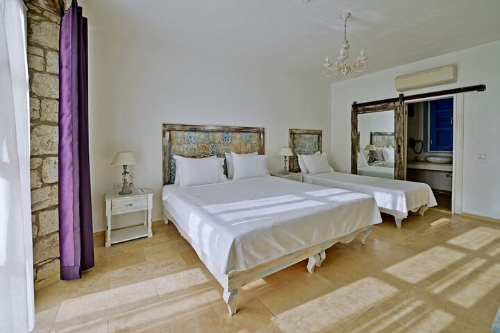 Room 14 of 78