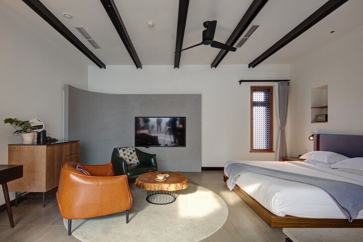 Room 6 of 119