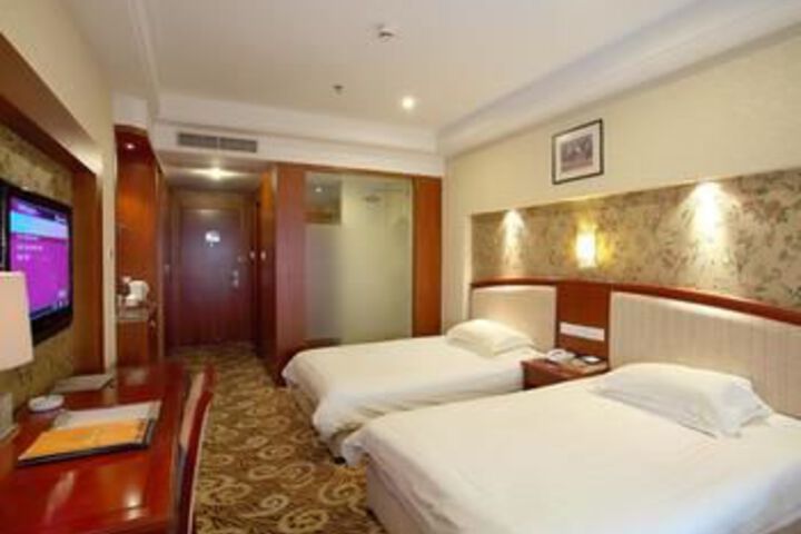 Room 4 of 32