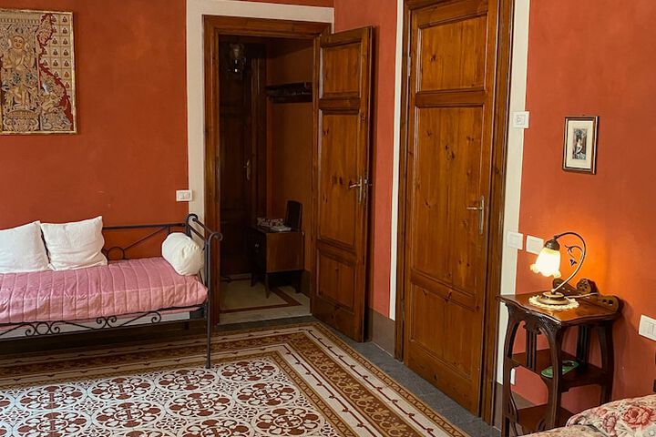 Room 10 of 89