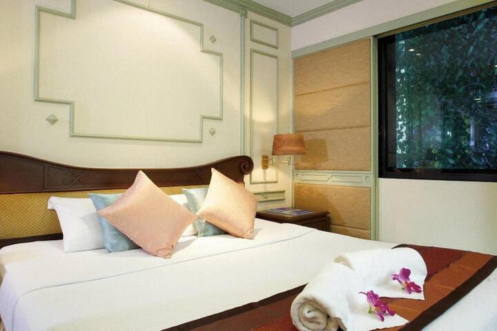 Room 9 of 28