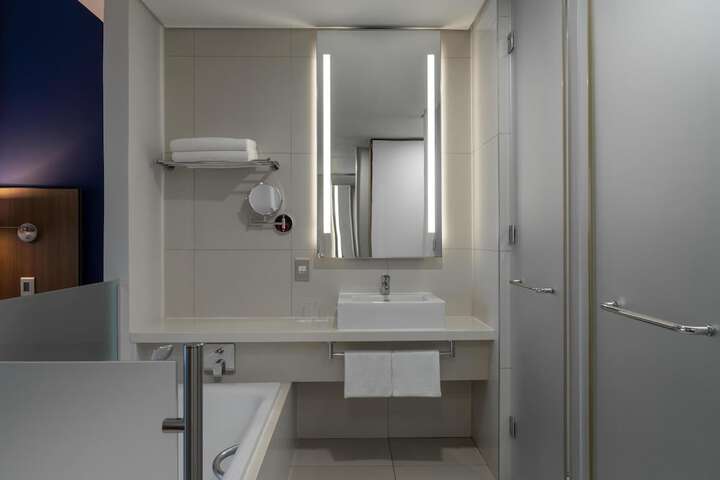 Room 124 of 309