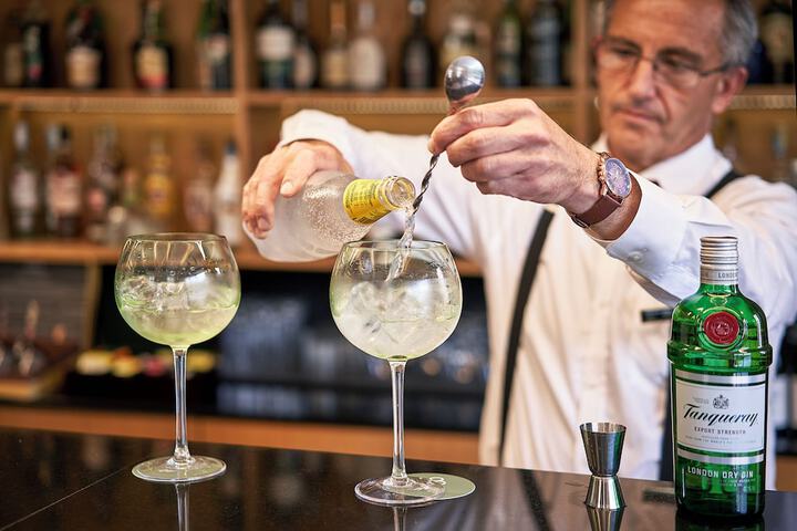 Lounge 65 of 87