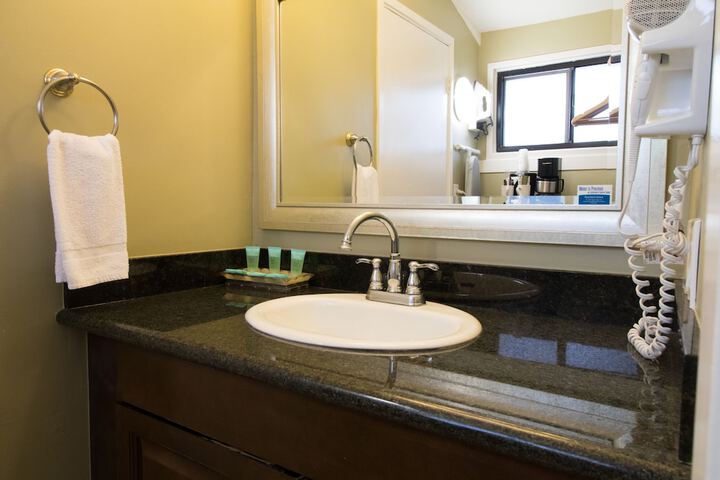Bathroom sink