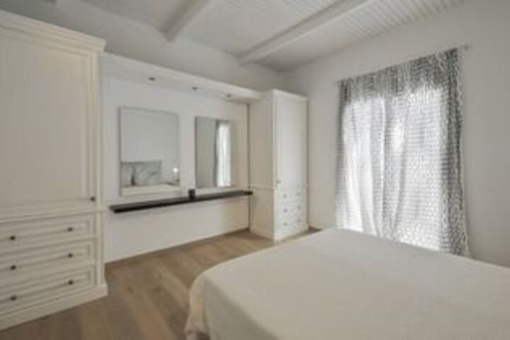Room 5 of 18